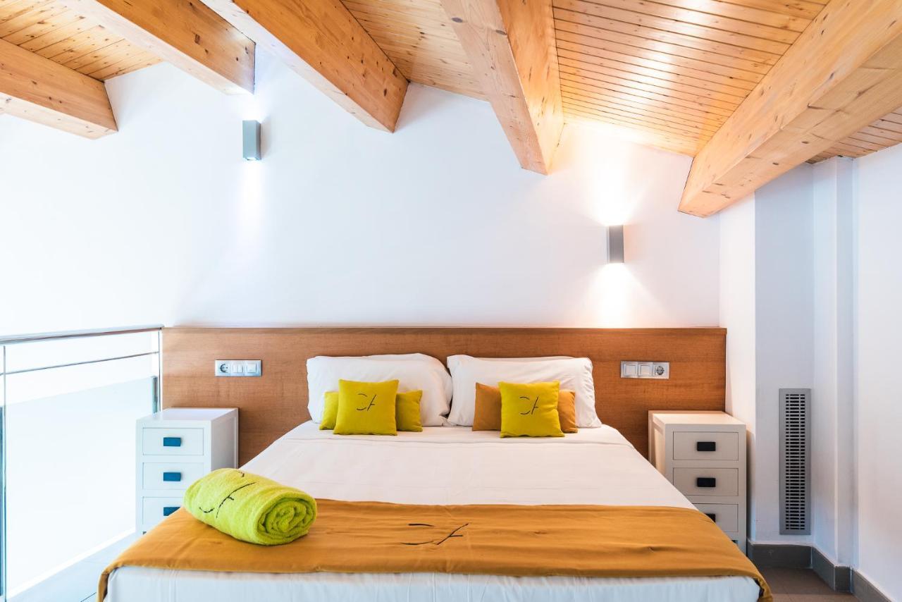 Aparthotel Las Palmeras กาสเตย์เดเฟลส์ ภายนอก รูปภาพ