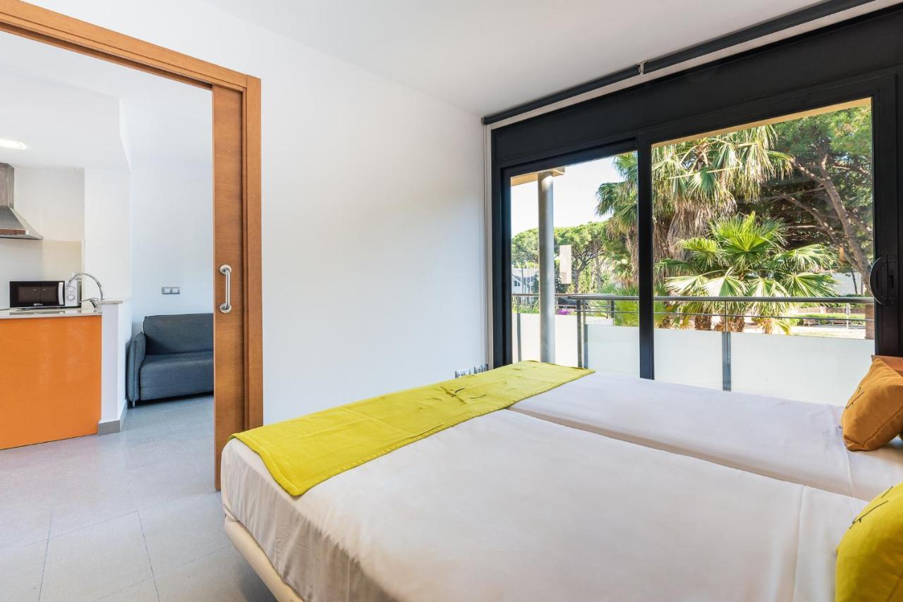 Aparthotel Las Palmeras กาสเตย์เดเฟลส์ ภายนอก รูปภาพ