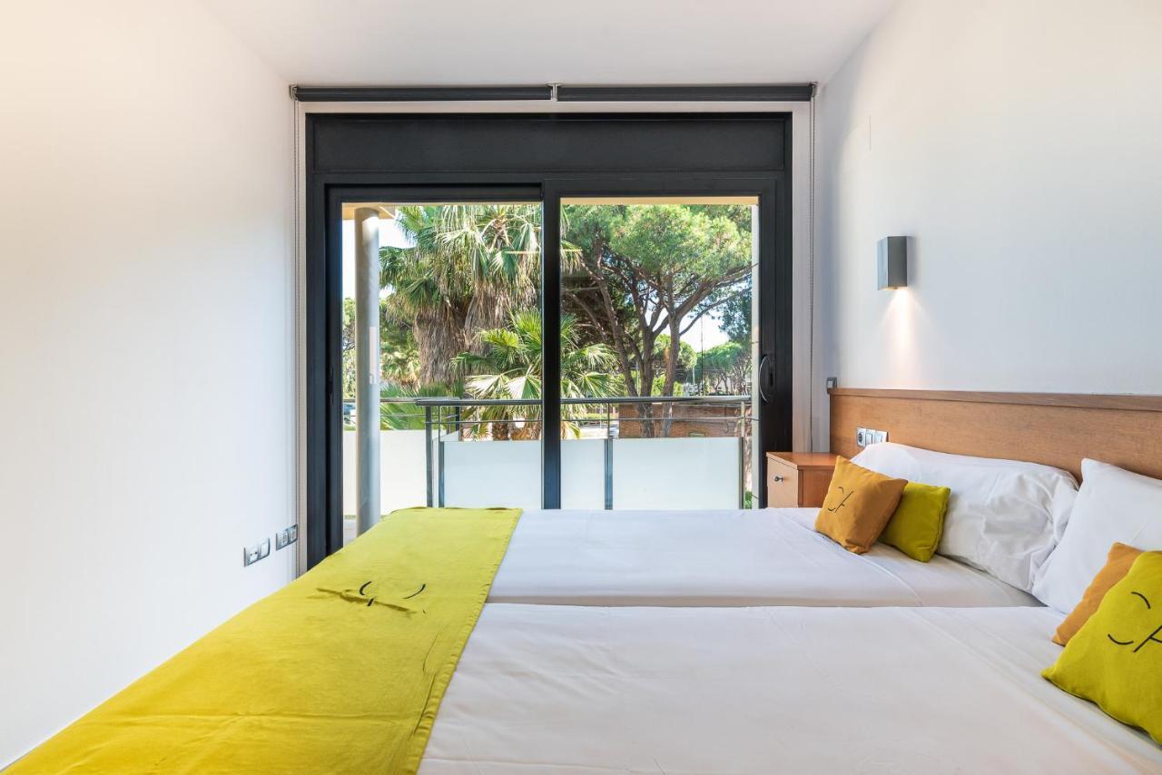Aparthotel Las Palmeras กาสเตย์เดเฟลส์ ภายนอก รูปภาพ
