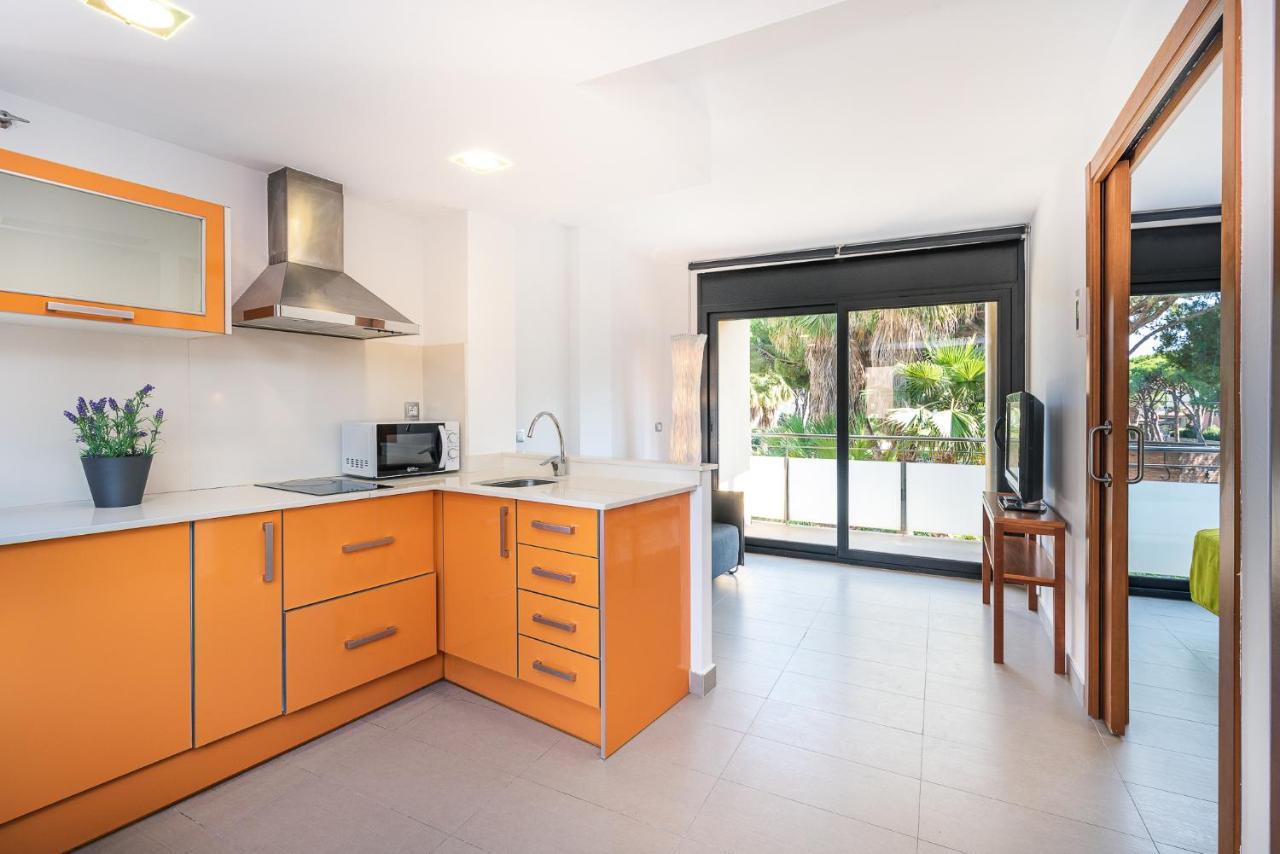 Aparthotel Las Palmeras กาสเตย์เดเฟลส์ ภายนอก รูปภาพ