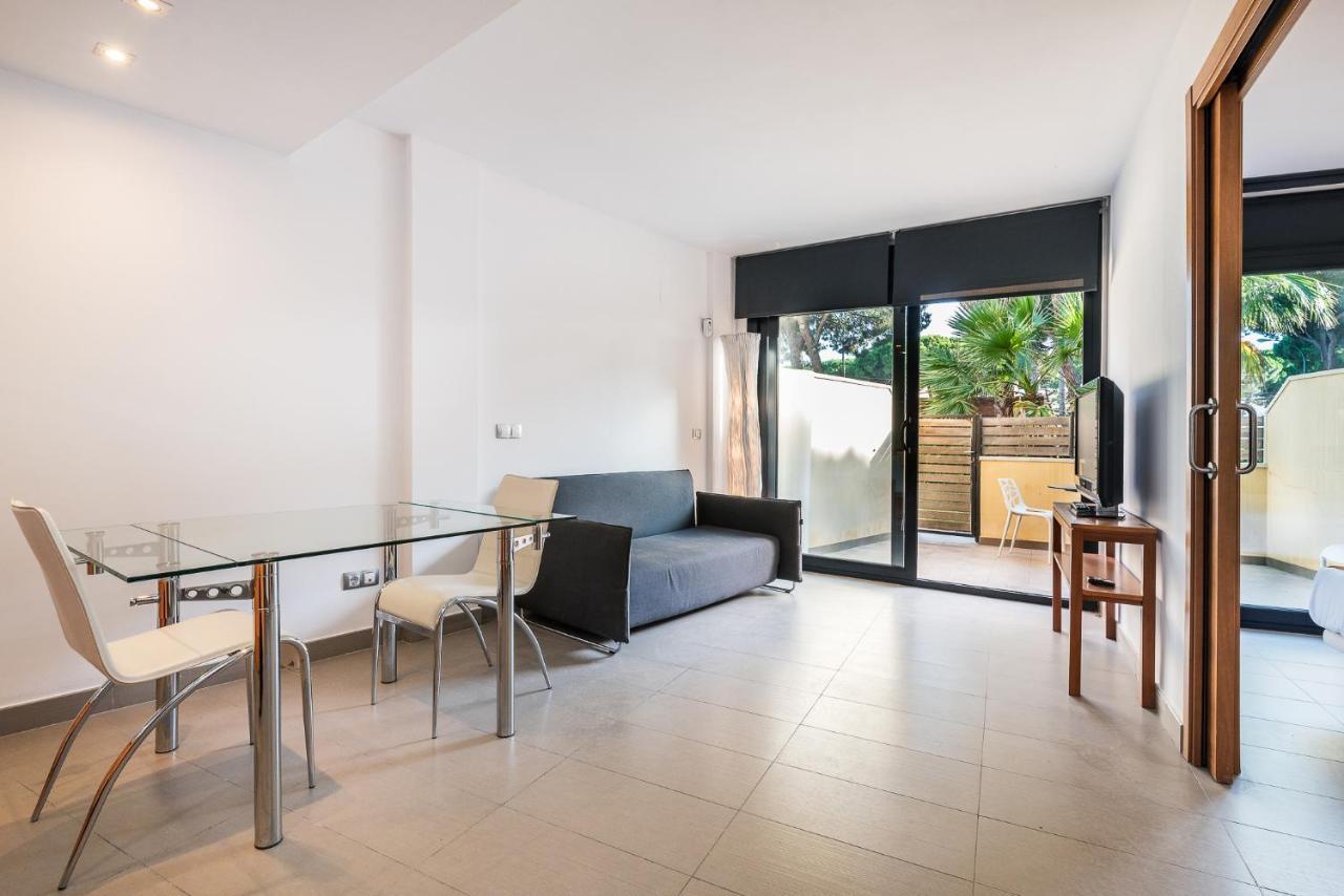 Aparthotel Las Palmeras กาสเตย์เดเฟลส์ ภายนอก รูปภาพ