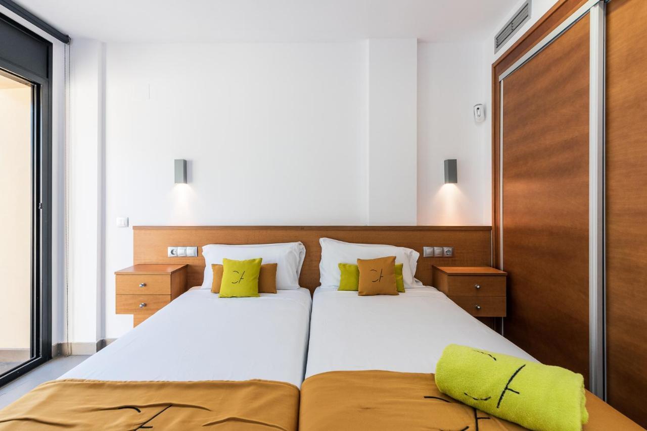 Aparthotel Las Palmeras กาสเตย์เดเฟลส์ ภายนอก รูปภาพ