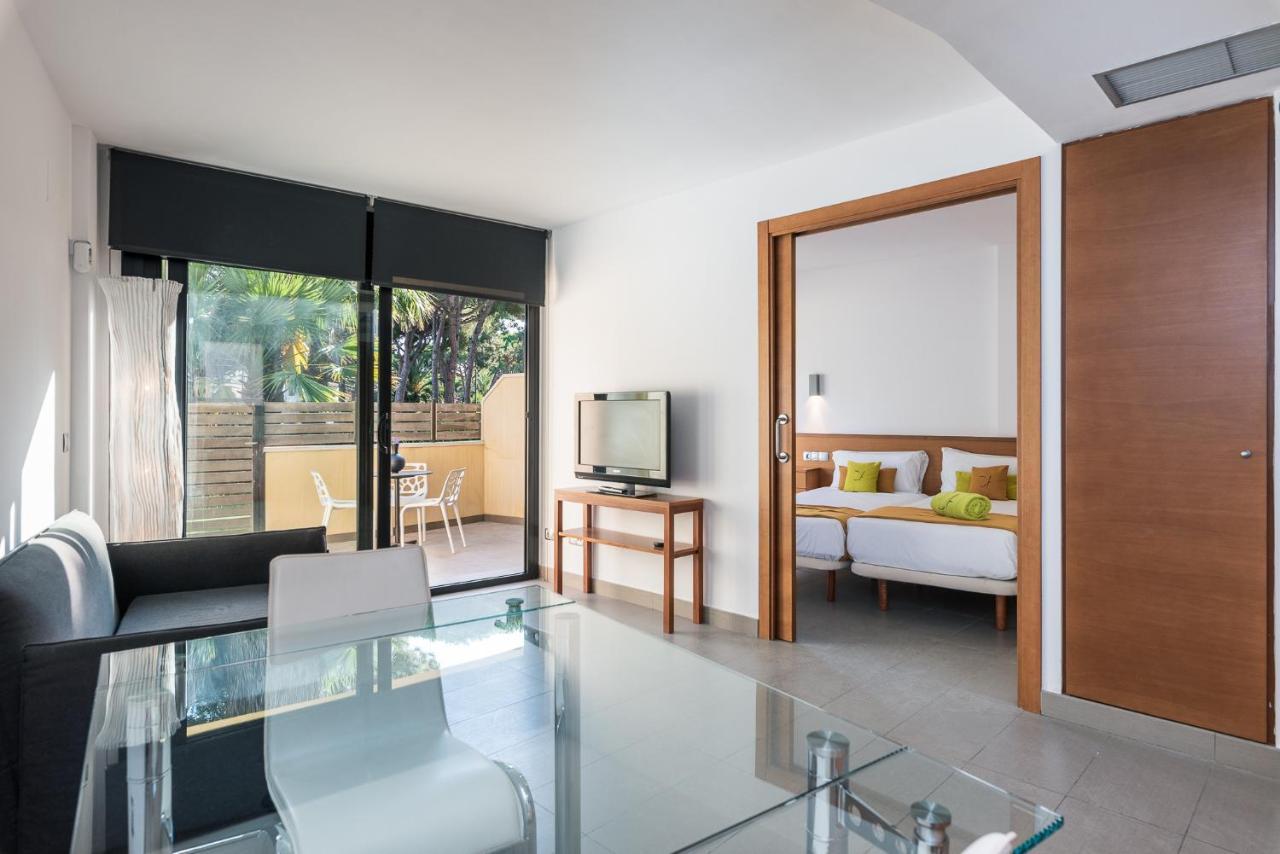Aparthotel Las Palmeras กาสเตย์เดเฟลส์ ภายนอก รูปภาพ