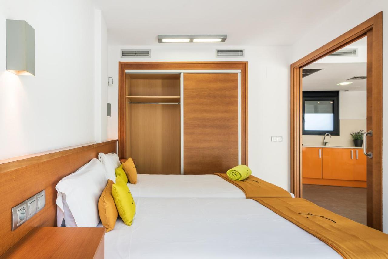 Aparthotel Las Palmeras กาสเตย์เดเฟลส์ ภายนอก รูปภาพ