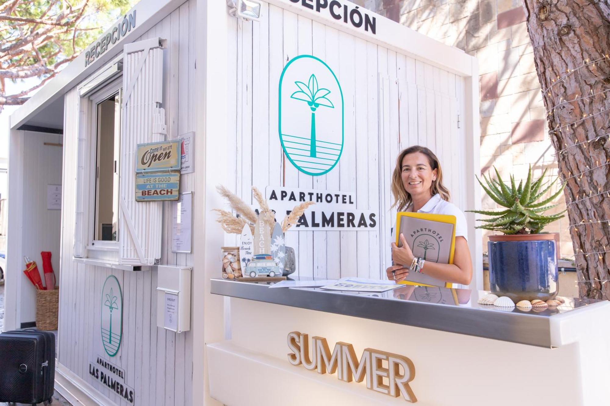 Aparthotel Las Palmeras กาสเตย์เดเฟลส์ ภายนอก รูปภาพ